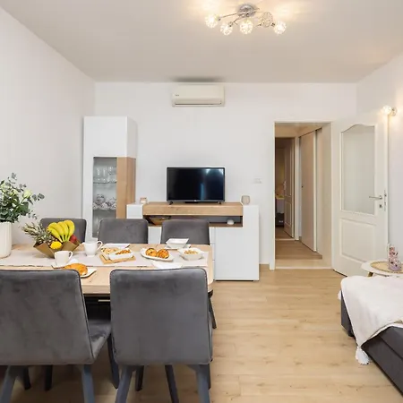 Anamarie Beachfront Apartamento