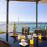 Anamarie Beachfront Apartment Omis