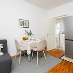 Anamarie Beachfront Apartment *