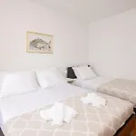 Anamarie Beachfront Apartment *