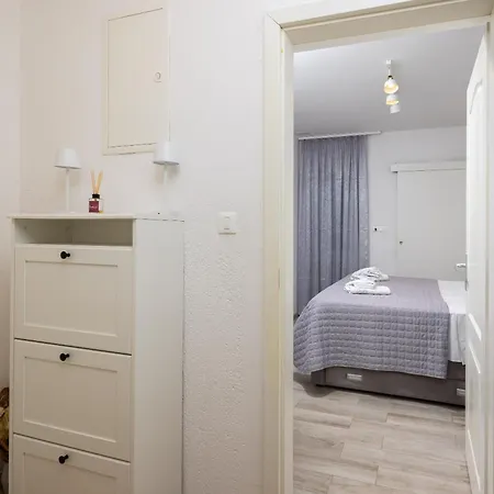 Anamarie Beachfront Omis