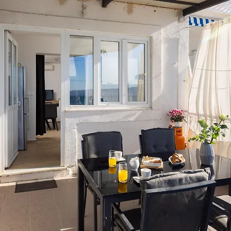 Anamarie Beachfront Omis