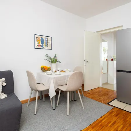 Anamarie Beachfront Apartamento *