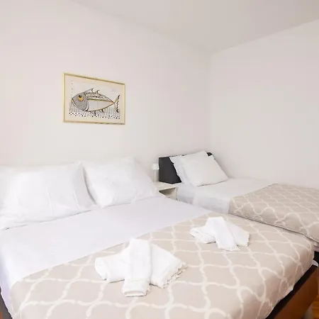Anamarie Beachfront Apartamento *