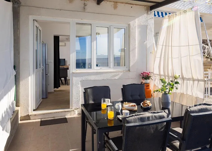 Anamarie Beachfront Omis