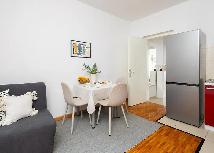 Anamarie Beachfront Apartman *